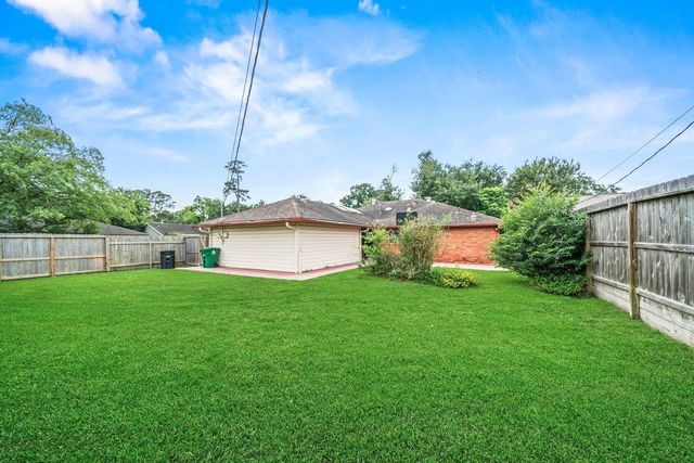 5002 Leafy Hollow Court, Houston, TX 77018
