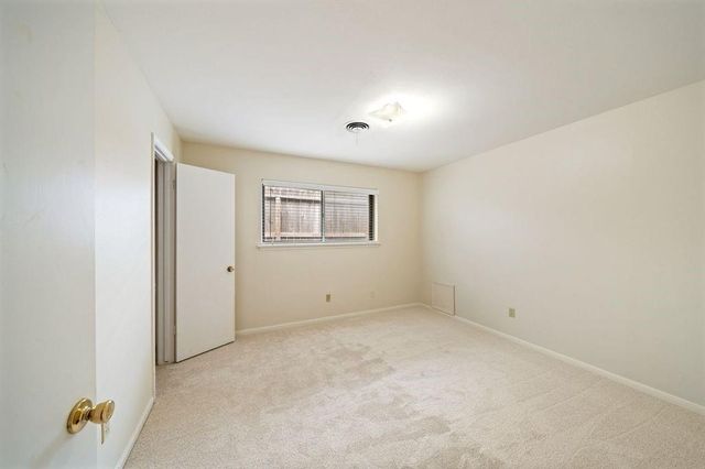 5002 Leafy Hollow Court, Houston, TX 77018