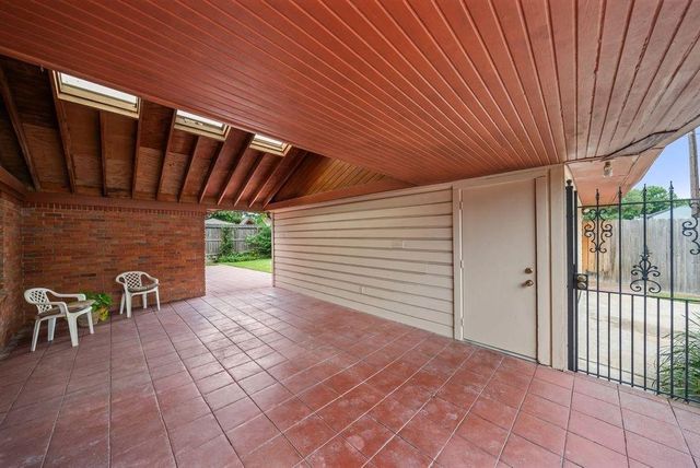 5002 Leafy Hollow Court, Houston, TX 77018