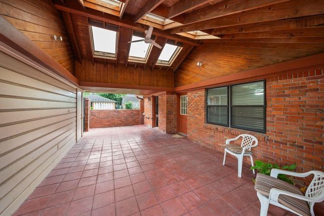 5002 Leafy Hollow Court, Houston, TX 77018