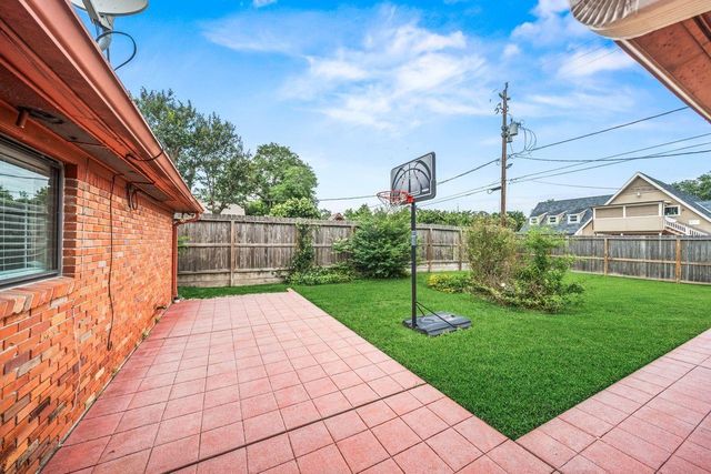 5002 Leafy Hollow Court, Houston, TX 77018