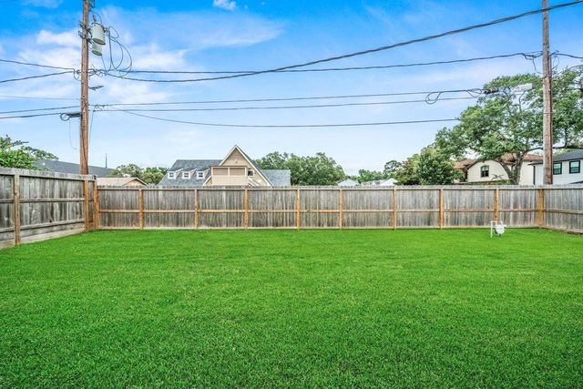 5002 Leafy Hollow Court, Houston, TX 77018