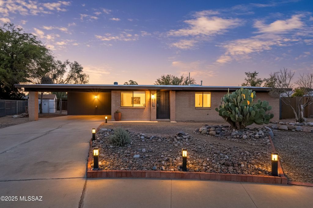 2340 W Placita Algodon, Tucson, AZ 85741