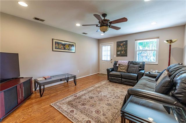2442 Lisa Lane, Allentown City, PA 18104