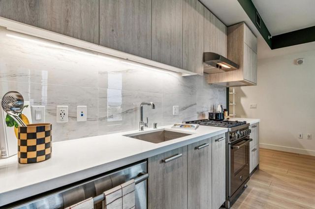 188 W Saint James Street 11817, San Jose, CA 95110