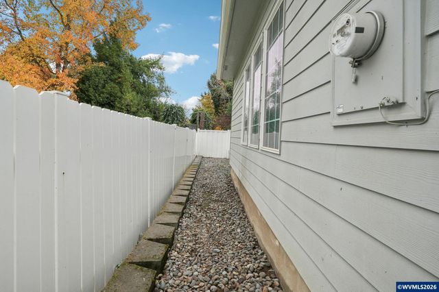 724 Lost Ln N, Keizer, OR 97303