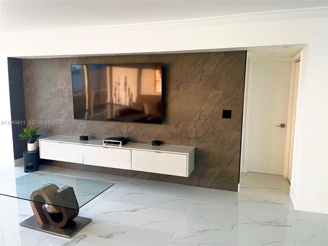 3701 N Country Club Dr 1505, Aventura, FL 33180