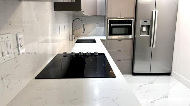 3701 N Country Club Dr 1505, Aventura, FL 33180