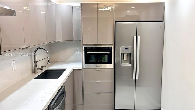 3701 N Country Club Dr 1505, Aventura, FL 33180