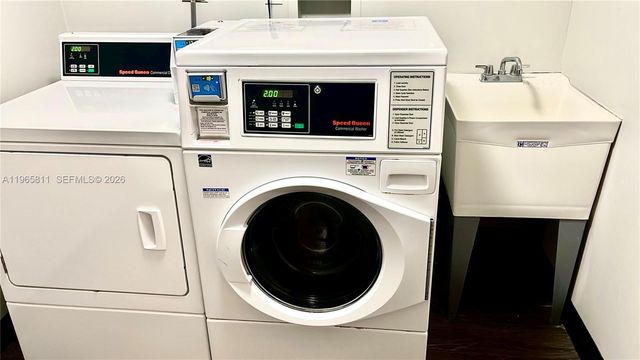 3701 N Country Club Dr 1505, Aventura, FL 33180