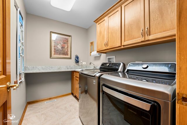 5915 Rosinweed Lane, Naperville, IL 60564