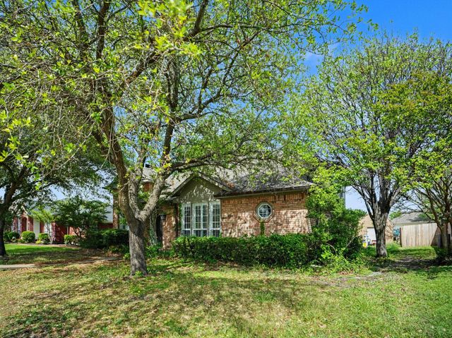2802 Boyd Street, Ennis, TX 75119