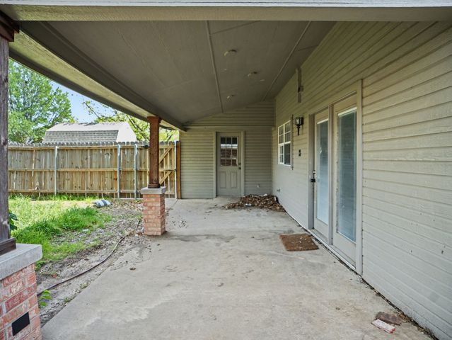 2802 Boyd Street, Ennis, TX 75119