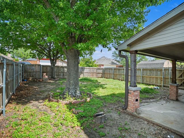 2802 Boyd Street, Ennis, TX 75119