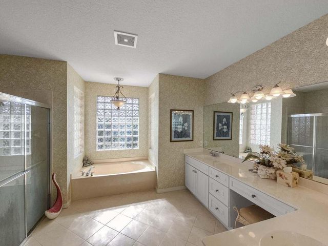 5318 Landon Circle, Boynton Beach, FL 33437