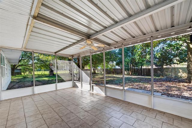 105 Longridge Drive, La Marque, TX 77568