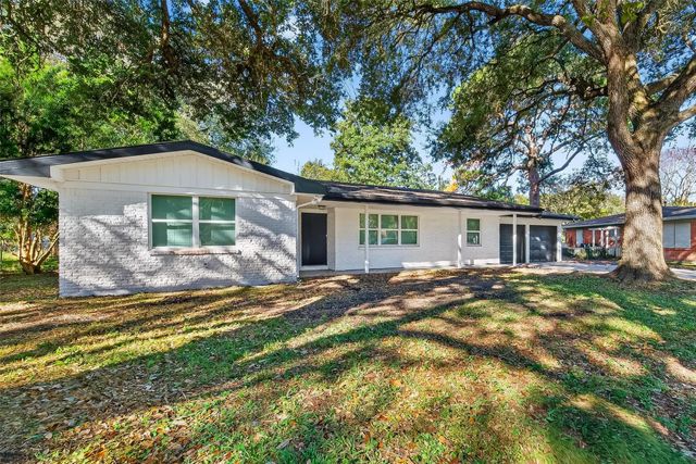 105 Longridge Drive, La Marque, TX 77568