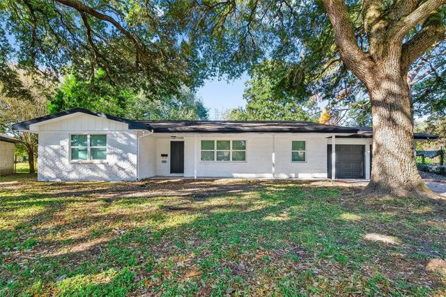 105 Longridge Drive, La Marque, TX 77568