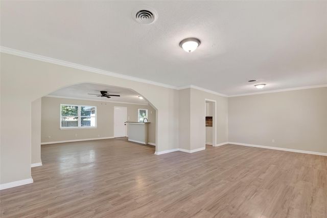 105 Longridge Drive, La Marque, TX 77568