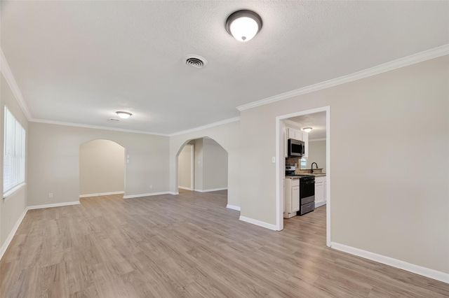 105 Longridge Drive, La Marque, TX 77568