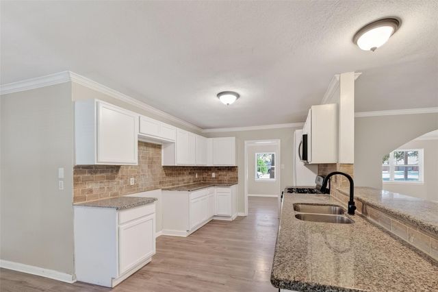 105 Longridge Drive, La Marque, TX 77568