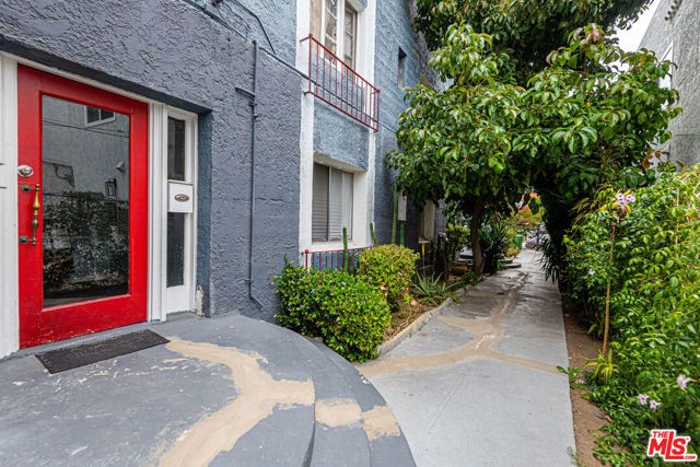 1131 Lodi Place, Los Angeles, CA 90038