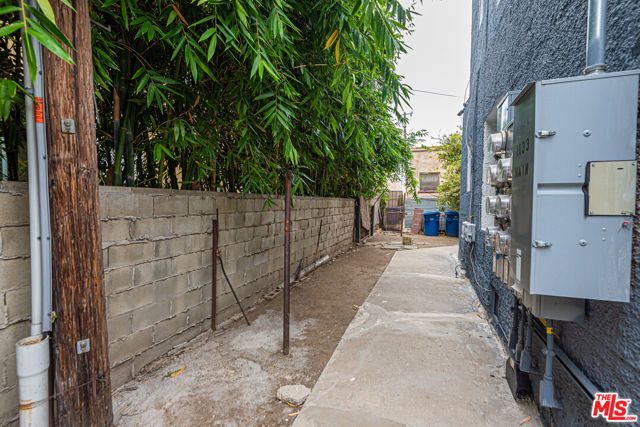 1131 Lodi Place, Los Angeles, CA 90038
