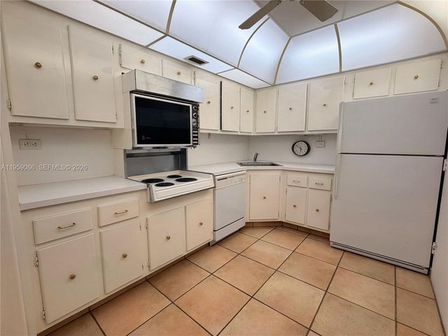 5601 Collins Ave 720, Miami Beach, FL 33140