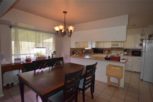 824 Barkridge Trail, Burleson, TX 76028