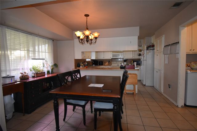 824 Barkridge Trail, Burleson, TX 76028