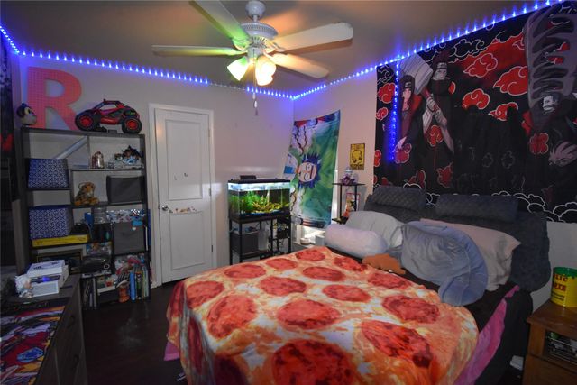 824 Barkridge Trail, Burleson, TX 76028