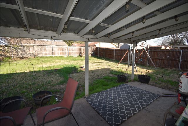 824 Barkridge Trail, Burleson, TX 76028