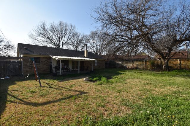 824 Barkridge Trail, Burleson, TX 76028