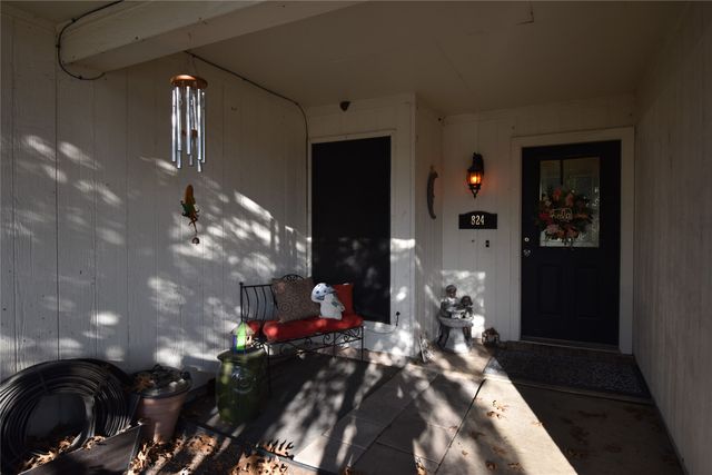 824 Barkridge Trail, Burleson, TX 76028