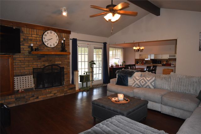 824 Barkridge Trail, Burleson, TX 76028