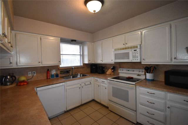 824 Barkridge Trail, Burleson, TX 76028