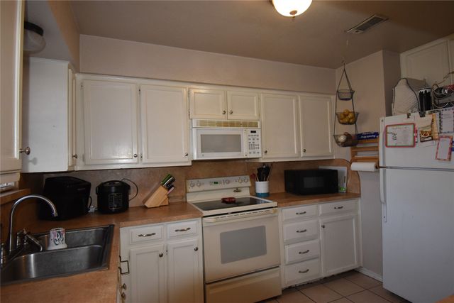 824 Barkridge Trail, Burleson, TX 76028