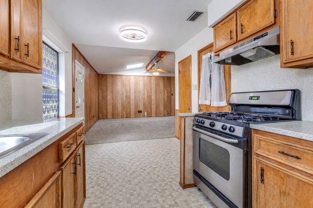 914 W Avenue F, Garland, TX 75040