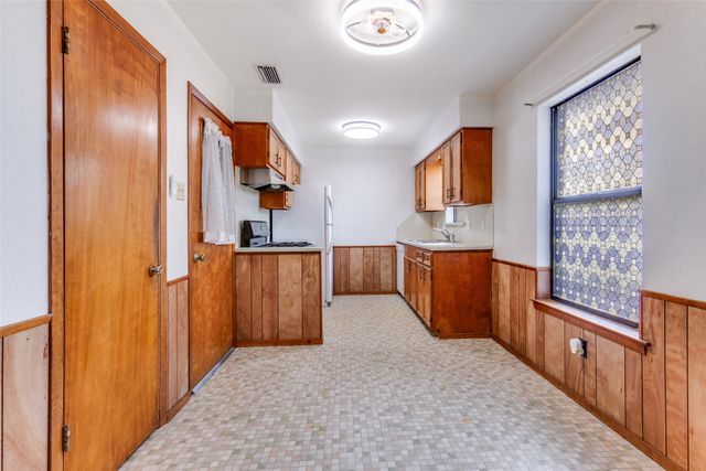 914 W Avenue F, Garland, TX 75040