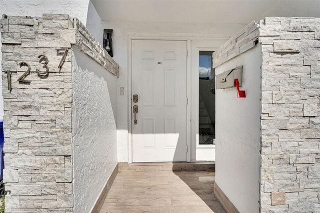 1237 Seaview 1237, North Lauderdale, FL 33068