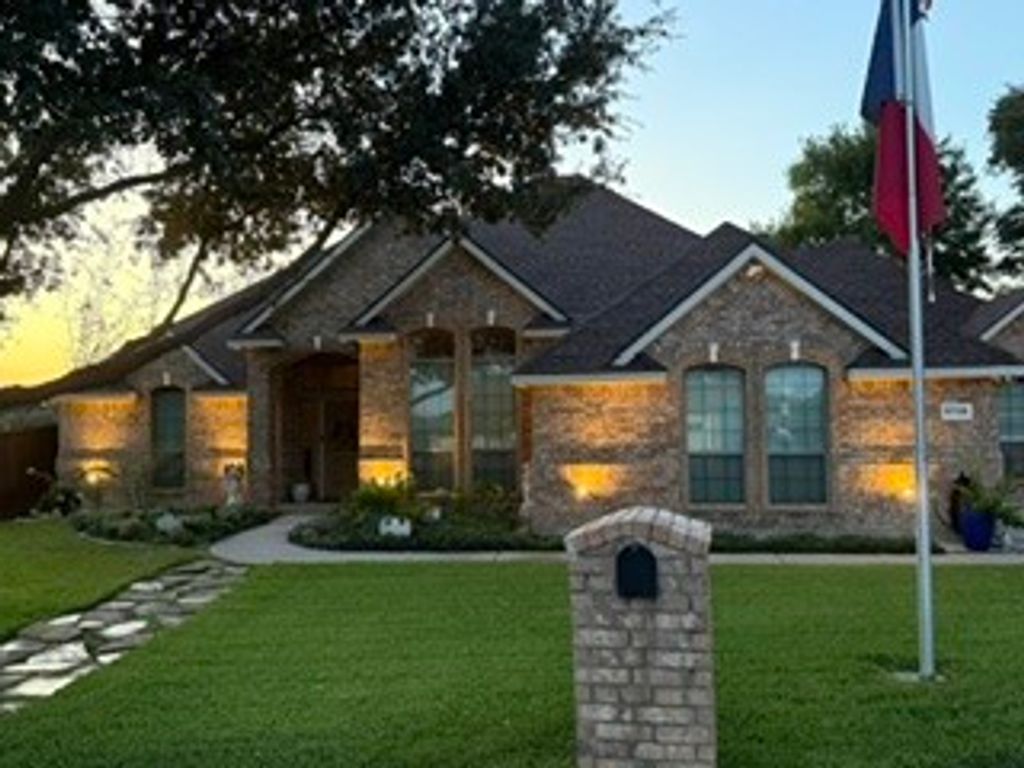 8716 Hidden Cove Court, Fort Worth, TX 76179 — exterior