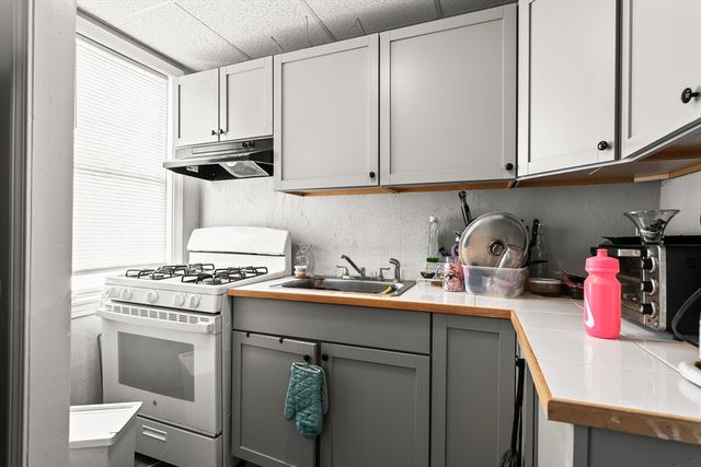 218 Plain St, Fall River, MA 02723