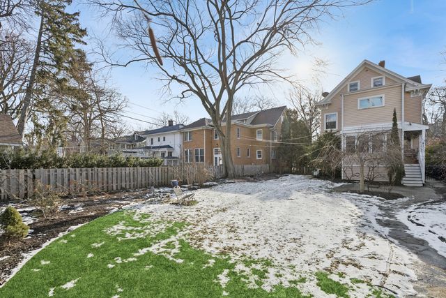 922 Forest Avenue, Wilmette, IL 60091