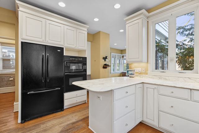 922 Forest Avenue, Wilmette, IL 60091