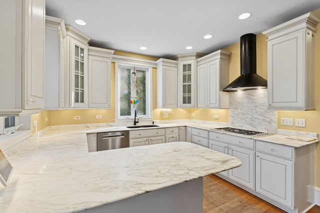 922 Forest Avenue, Wilmette, IL 60091