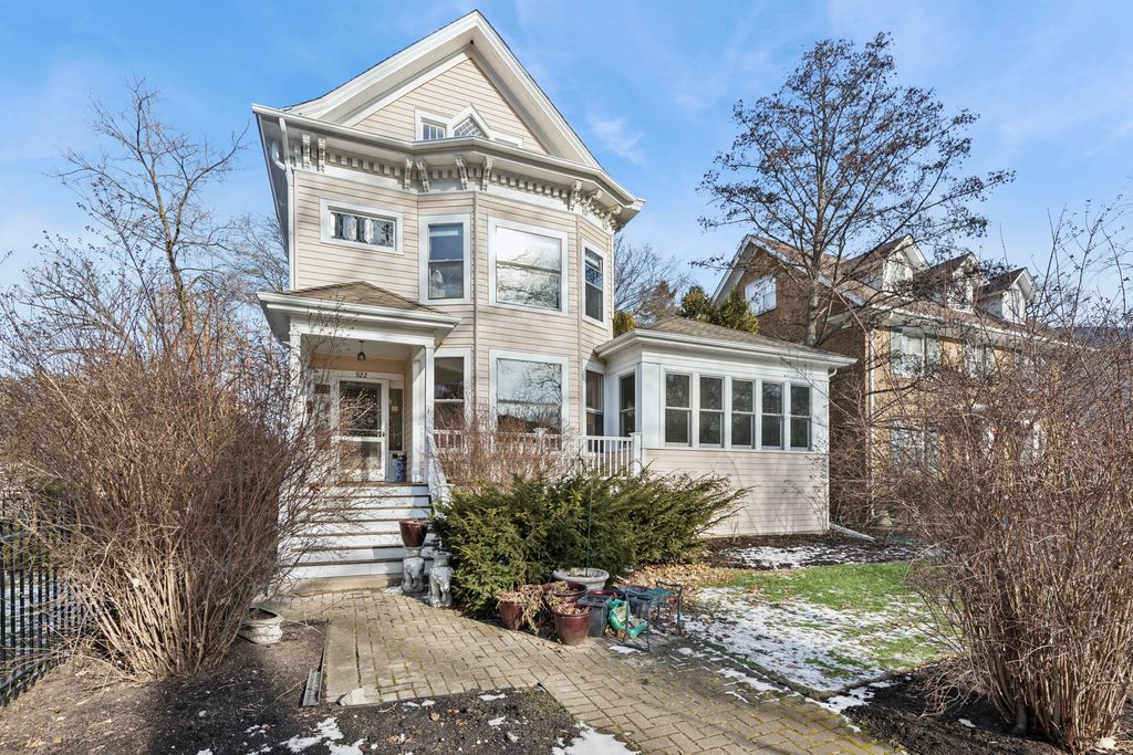 922 Forest Avenue, Wilmette, IL 60091