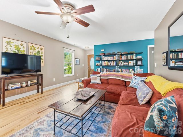 24 Hilldale Road, Asheville, NC 28803