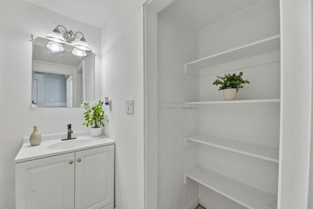 2504 E 24th Street, Oakland, CA 94601