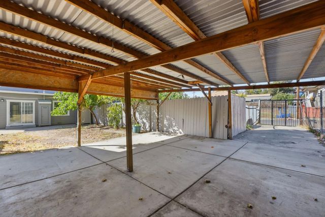 2504 E 24th Street, Oakland, CA 94601