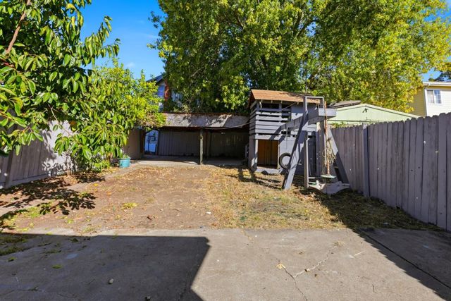 2504 E 24th Street, Oakland, CA 94601